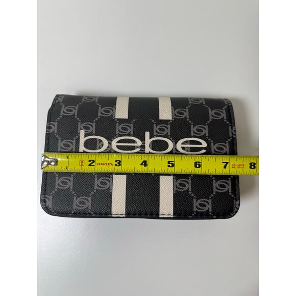 Paisley flap Bebe Los Angeles Crossbody/Clutch – Black & White – NWT - Picture 4 of 7